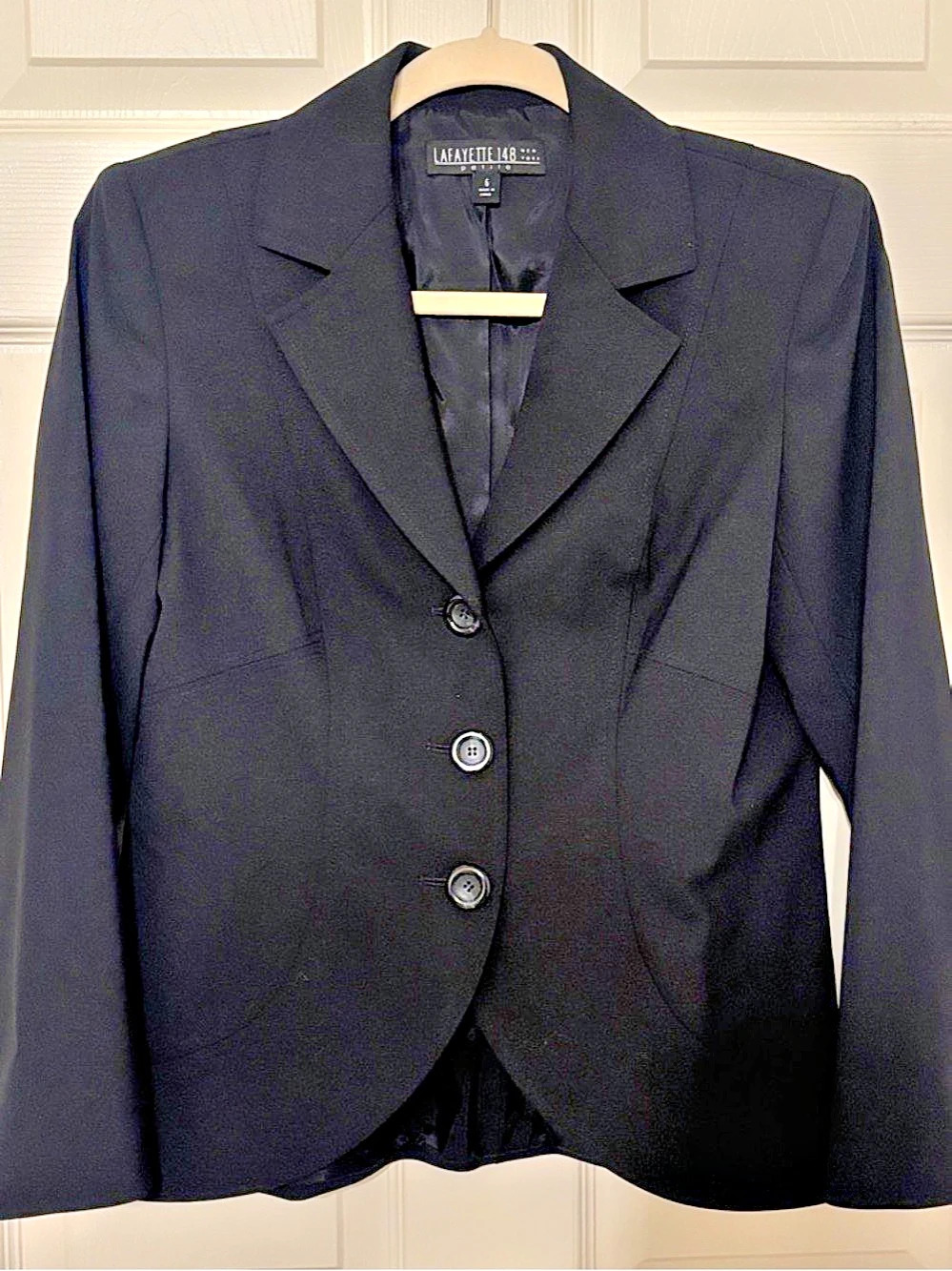 Lafayette 148 New York blazer Black Virgin Wool Stretch Blend Blazer Size 6 Peti